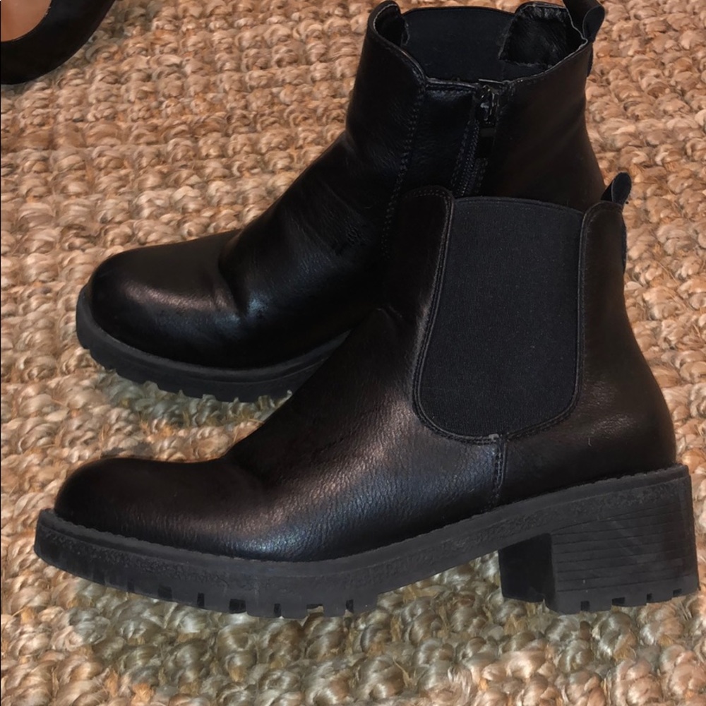 Chelsea boots, black faux leather
